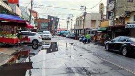 高雄旗津低窪區遇大潮易積水  水利局持續改善高雄旗津部分低窪地區在每年滿潮位時，海水倒灌滿過路面，會有非雨天，路面卻淺積水現象，高雄市水利局近年持續進行改善工程。（高雄市水利局提供）中央社記者蔡孟妤傳真  111年7月14日