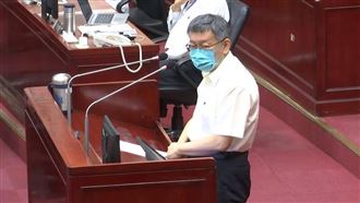 黃珊珊拒表態敬老金公投　柯被飆閉嘴