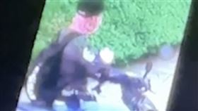 康建生技，南投草屯，槍手，歹徒，騎機車 逃逸畫面曝光 (圖／翻攝畫面)