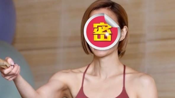 劉德華和她合影表情總很怪！隱情曝光