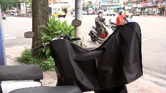 獨／怕儀表板曬壞！「機車龍頭罩」夯