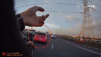 駕照拿不到1年！車拋錨　女駕駛痛哭