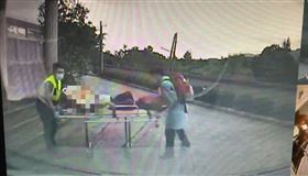 南投草屯，生技公司，槍擊，81歲賴敏男，命危，搶救，送醫，頭部中槍(圖／翻攝畫面)