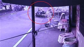 最新畫面曝！兇嫌槍擊4死後劫車逃逸（圖／翻攝畫面）