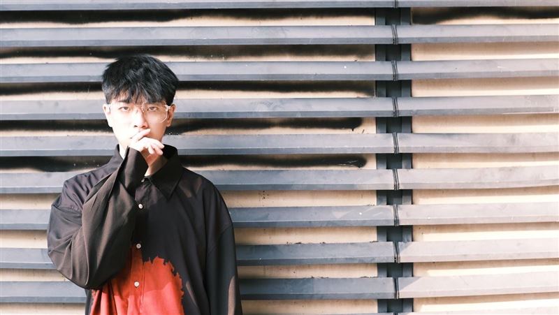 五金小開出道發片　唱歌被罵不男不女