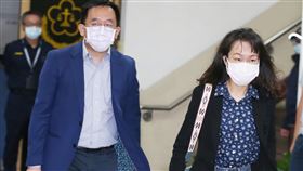 陳水扁國務機要費案更二審  陳致中、黃睿靚出庭台灣高等法院更二審審理前總統陳水扁等人所涉國務機要費案，8日上午開庭，除陳水扁停審、陳水扁妻子吳淑珍請假，其餘被告皆被傳喚出庭，包括陳水扁兒子陳致中（前左）、媳婦黃睿靚（前右）等人都到庭。中央社記者郭日曉攝  111年4月8日