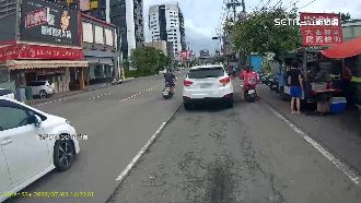 車停車道中　騎士控警不受理併排檢舉