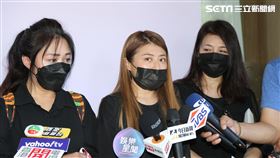 朱俐靜靈堂（吳亦帆、林吟蔚、安迪老婆）。（圖／記者楊澍攝影）