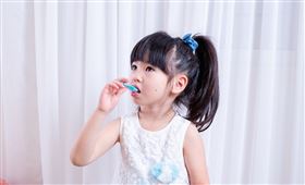 益生菌有調整體質及幫助消化道機能的功用，大概吃3~6個月能有明顯感受，「頻繁更換」反而不易看出產品功效。