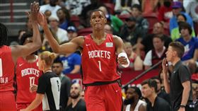 ▲火箭「探花」史密斯（Jabari Smith Jr.）送出麻辣鍋。（圖／路透社／達志影像）