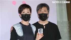 朱俐靜靈堂／黃國倫、寇乃馨。（圖／記者楊澍攝影）