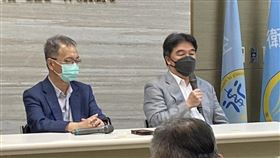 新任次長王必勝，在衛福部現場接受媒體聯訪。（圖／記者簡浩正攝影）