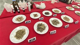 藥師教自製「中藥防蚊包」，夏天也能DIY驅蚊。（圖／記者簡浩正攝影）