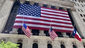 美股標普500連4紅  追平2022年最長漲勢美股7日收紅，道瓊工業指數勁揚346點；標準普爾500指數彈漲1.5%，連4紅追平年初以來最長漲勢。圖為紐約證券交易所。中央社記者尹俊傑紐約攝  111年7月8日