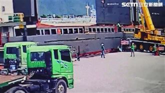 花蓮港吊車鋼索斷　33噸巨石壓工人