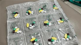 台中妹台南看診！見9宮格藥包喊神奇（圖／翻攝自爆廢公社臉書）