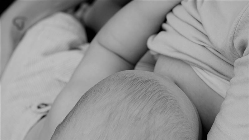 婆婆為安撫哭鬧嬰「親餵母乳」　人妻愣了