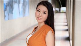女優瀬名ひかり（圖／翻攝自臉書／一劍浣春秋）
