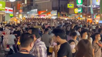 墾丁大街湧7千人　攤商驚：人多嚇到