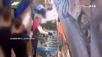 店員遭攤商戳腰+抓手臂　求償判8萬