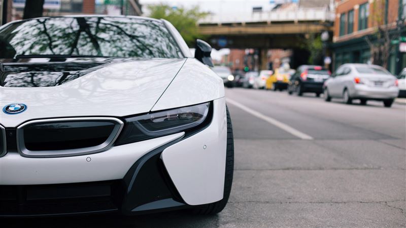 公務員男友花光積蓄買BMW　網論戰