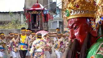 日式超跑超吸睛！關公出巡十六人扛轎