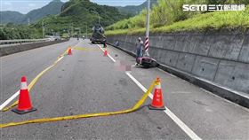 新北市萬里區濱海公路發生水泥預拌車輾斃女騎士事故。（圖／翻攝畫面）