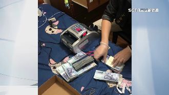 高調秀鈔票炫富　男經營非法博弈遭逮