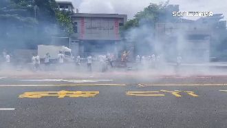廟會遶境狂放炮　 燒屋毀路環保局罰