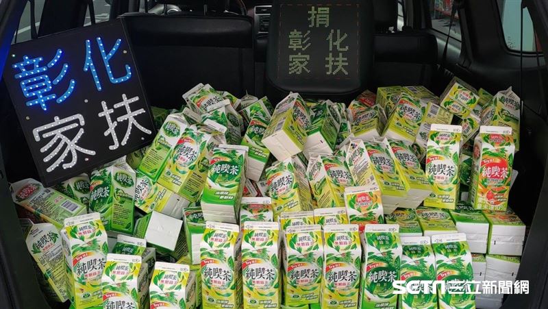 少年捐弱勢250瓶純喫茶　爆滿照曝