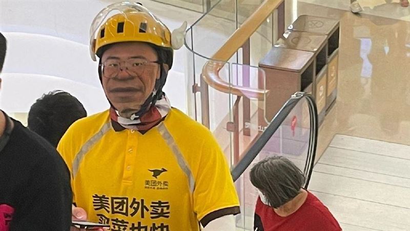 外送員這口罩太狂　萬人驚：以為面具