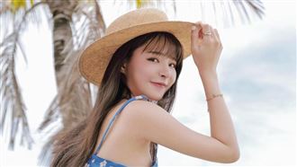 呆萌女神15秒片曝！超豐滿嫩胸溢出