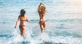 比基尼,海邊,沙灘,海灘,玩水（示意圖／翻攝自Pixabay）