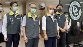 蘇貞昌今日上午至指揮中心出席擴大防疫會議。（圖／記者簡浩正攝影）