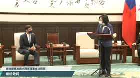 蔡英文接見美國前國防部長艾斯培（Mark Esper）（翻攝自總統府直播）