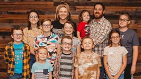 超狂夫妻！婚後連生10個孩子　每週伙食費破上萬。IG@schaeffedthebestforlast

https://www.instagram.com/schaeffedthebestforlast/
