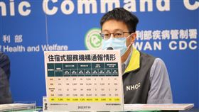 羅一鈞說明投藥補助。（圖／指揮中心提供）