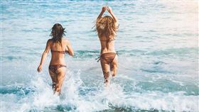 比基尼,海邊,沙灘,海灘,玩水（示意圖／翻攝自Pixabay）