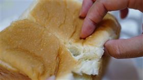 開吃的是LOGO在左邊的niko日香美肌生吐司（圖／記者李鴻典攝）