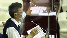 柯文哲市議會專案報告  潘懷宗質詢新黨籍台北市議員潘懷宗（圖）4日在議會質詢台北市長柯文哲，問及重陽敬老金自治條例若通過將如何處理，柯文哲答詢表示，將提覆議。中央社記者張新偉攝  110年11月4日