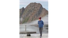 ▲玉山氣象站 藍白拖 台味（圖／翻攝自鄭明典臉書）