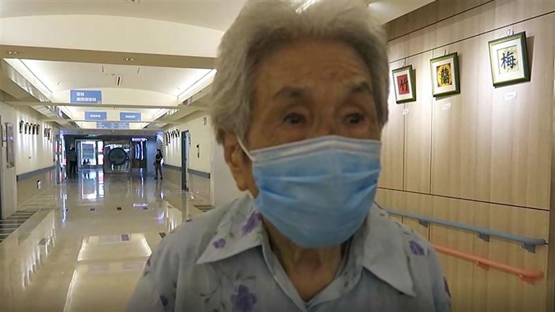 跌倒胸椎腰椎都壞了　90歲開刀重生