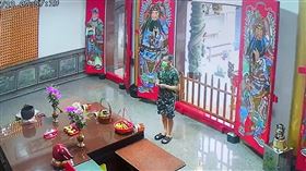 南投草屯，康建，槍擊，李鴻淵案發前一天，全身迷彩，紫雲宮拜拜  (圖／翻攝畫面)