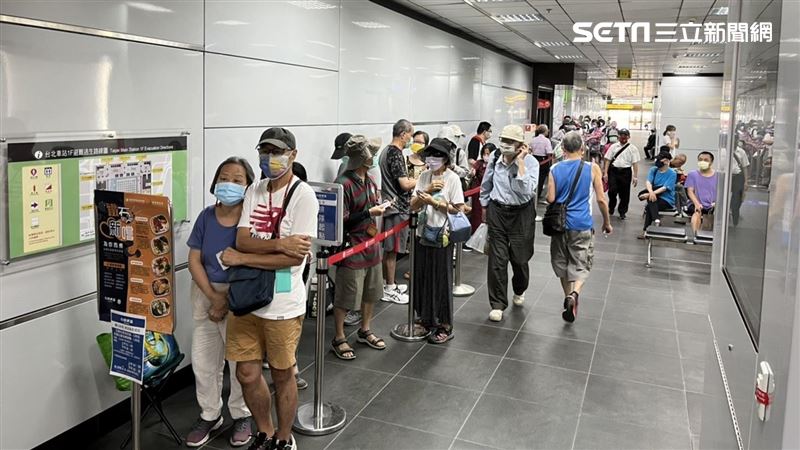 台鐵石斑魚便當開賣　頭香7點就排隊