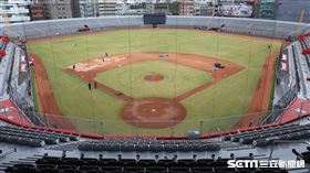 ▲新竹市立棒球場內景。（圖／記者劉彥池攝影）