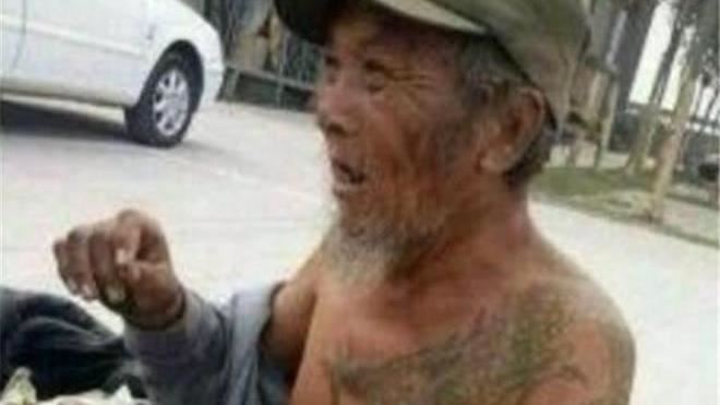 拾荒翁「背上卻刺條龍」網曝驚人身世