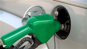 風暴襲向墨西哥灣原油減產　國際油價上揚。加油,油價（圖／翻攝自Pixabay）