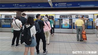 板南線飄焦味千人被趕下車　北捷回應