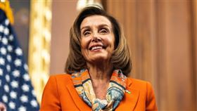 美國總統拜登20日被問到對聯邦眾議院議長裴洛西（圖）計劃訪台的看法時表示，「軍方認為現在不是好主意。」（圖／翻攝自facebook.com/NancyPelosi）
