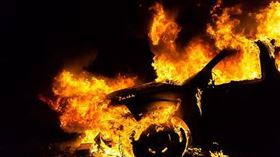 休旅車,車禍,台東,台東馬偕醫院,自撞,火燒車（示意圖／pixabay）